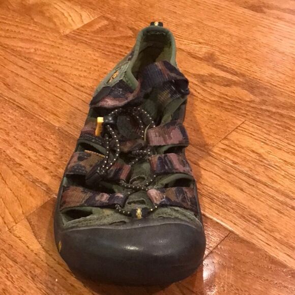 BOYS SIZE 5 CAMO KEENS! - Picture 3 of 9